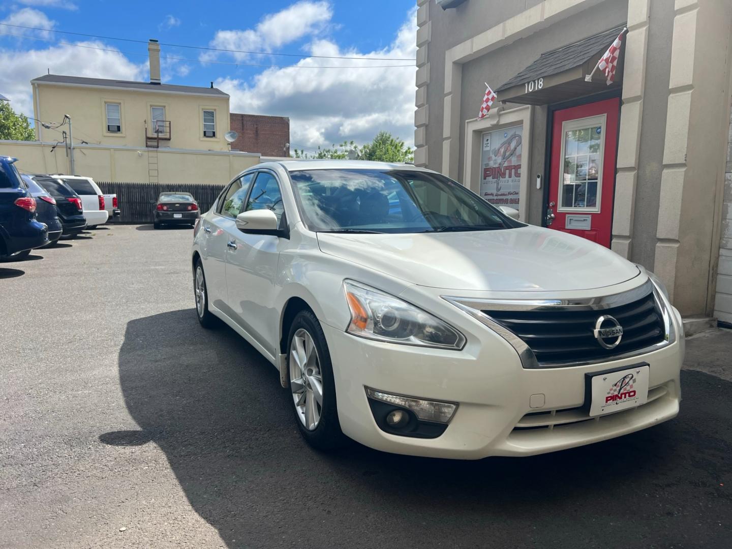 2013 White /Black Leather Nissan Altima 2.5S (1N4AL3AP5DC) with an 2.5L L4 DOHC 16V engine, located at 1018 Brunswick Ave, Trenton, NJ, 08638, (609) 989-0900, 40.240086, -74.748085 - Photo#6